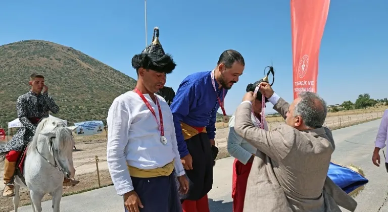 Kayseri Talas'ta Atlı Okçuluk Heyecanı: Sporcular Ödüllendirildi