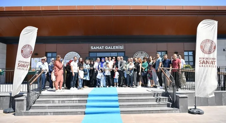 Kayseri'de Büyük Şehir Sanat Galerisi Açıldı, Ev Hanımı Çocukluk Hayalini Gerçekleştirdi