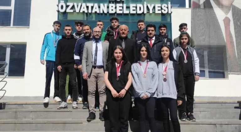 Kayseri'de Özvatan Sporcularından Büyük Başarı: 16 Madalya Kazanarak Türkiye Şampiyonasına Hak Kazandılar