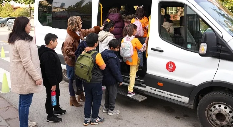 Keçiören'de yerel belediyeden öğrencilere servis desteği