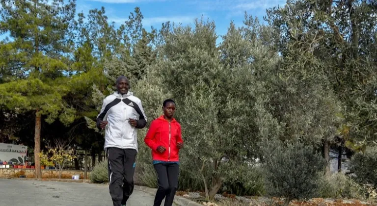 Kenyalı Atletler Mersin Maratonu'na Darısekisi Köyünde Hazırlıklarını Sürdürüyor