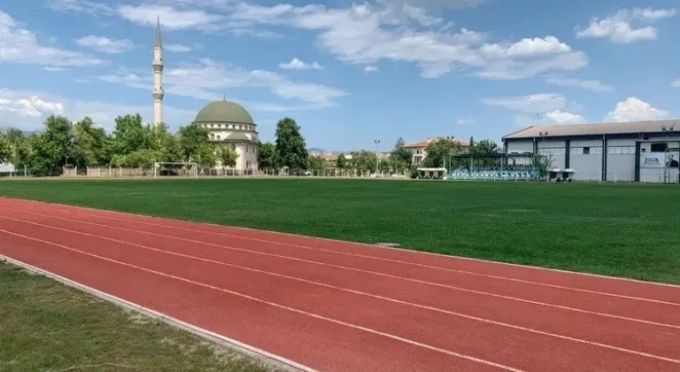 Kestel İlçe Stadyumu'nda Amatör Futbolculara Çim Saha Desteği