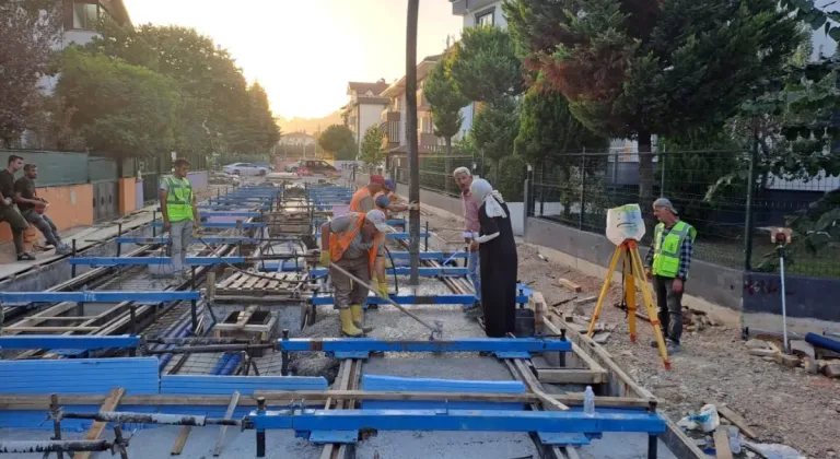 Kocaeli Alikahya Tramvayı'nda ray betonları dökülüyor