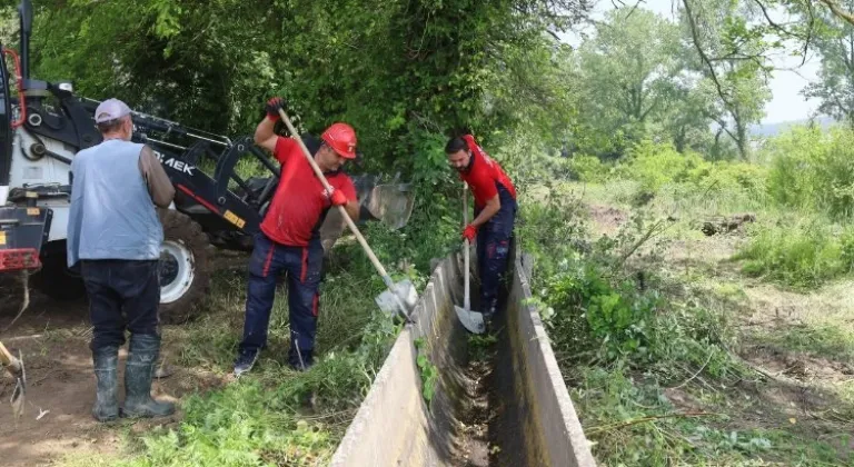 Kocaeli Bayraktar'da tarımsal sulama kanallarına temizlik