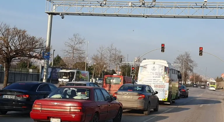 Kocaeli Büyükşehir Belediyesi Akıllı Ulaşım Sistemleriyle 7/24 Kent Trafiğini Gözlem Altında Tutuyor