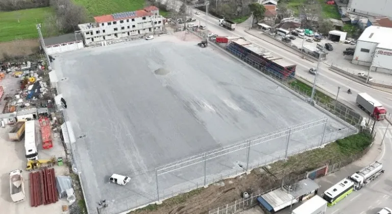 Kocaeli Büyükşehir Belediyesi Başiskele Yakup Altun Stadı'nda Sentetik Çim Sahayı Yeniliyor