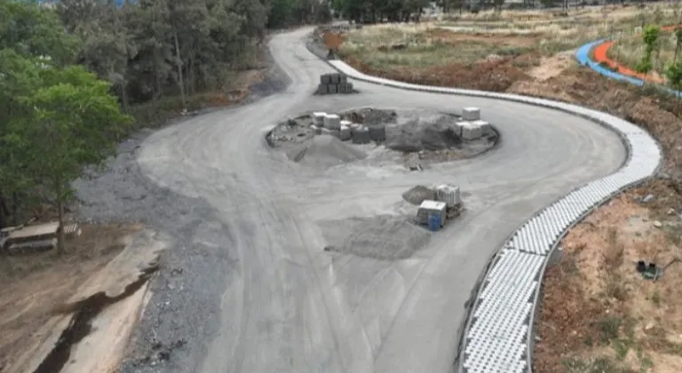 Kocaeli Büyükşehir Ekipleri Gebze Millet Bahçesi İç Yollarında Yoğun Çalışma Yapıyor