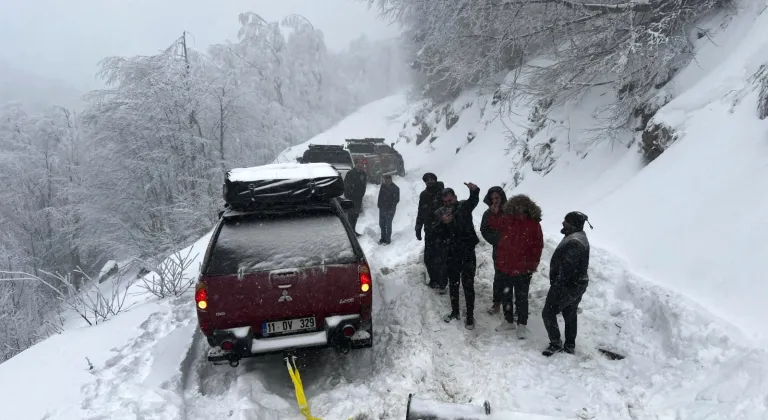 Kocaeli Büyükşehir Karla Mücadele Ekipleri Mahsur Kalan Vatandaşları Kurtardı