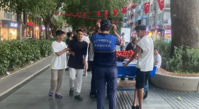 Kocaeli Büyükşehir Zabıtası, Cumhuriyet Bulvarı'nda Kesintisiz Hizmet Veriyor!