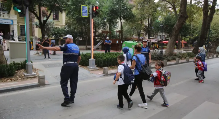 Kocaeli Büyükşehir Zabıtası görevde okul önleri güvende