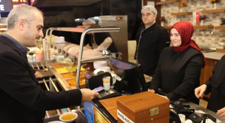 Kocaeli Çayırova'da Şelale Park Sosyal Tesisleri'nde Yemek Keyfi