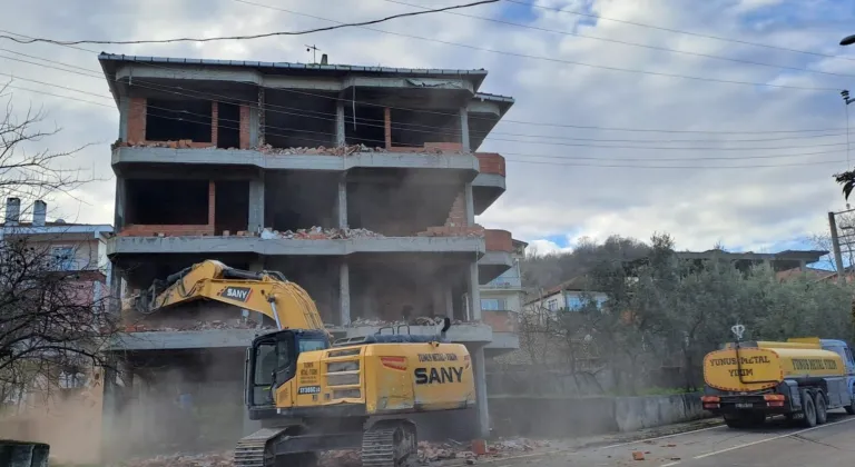 Kocaeli Gölcük'te  depreme dayanıksız binalardan arındırılıyor