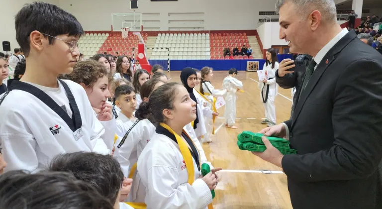 Kocaeli Gölcük'te Taekwondo Sporcularının Kuşak Atlayış Heyecanı