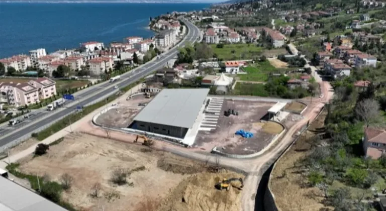 Kocaeli İlçesinde Yeni Karamürsel Terminalinde Çatı İmalatı Tamamlandı