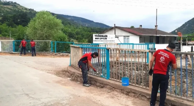 Kocaeli'de Gölcük ve Başiskele İlçelerinde Köprü Korkulukları Boyandı