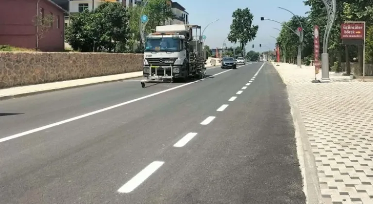 Kocaeli'de Kartepe İzmit Caddesine yol çizgisi