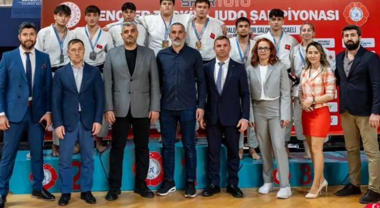 Kocaeli'nden Zafer: Kağıtspor, Gençler Türkiye Judo Şampiyonasını Salladı!