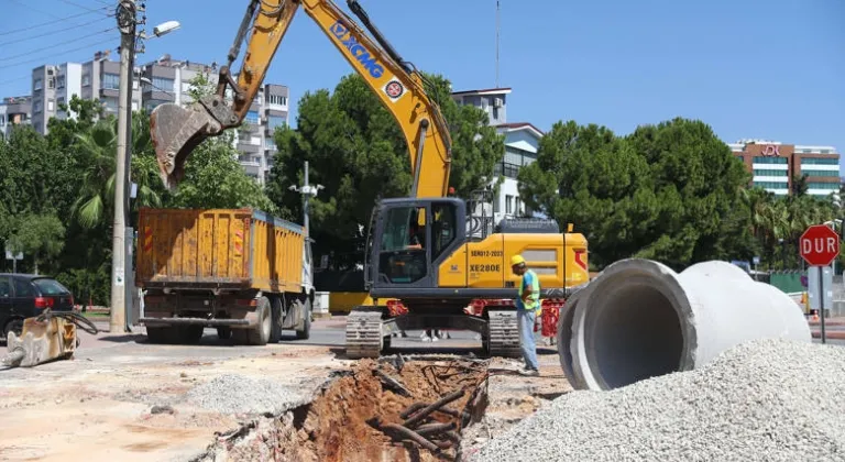 Konyaaltı'nda Yağmur Suyu Drenaj Hattı Çalışmaları Hız Kesmeden Devam Ediyor