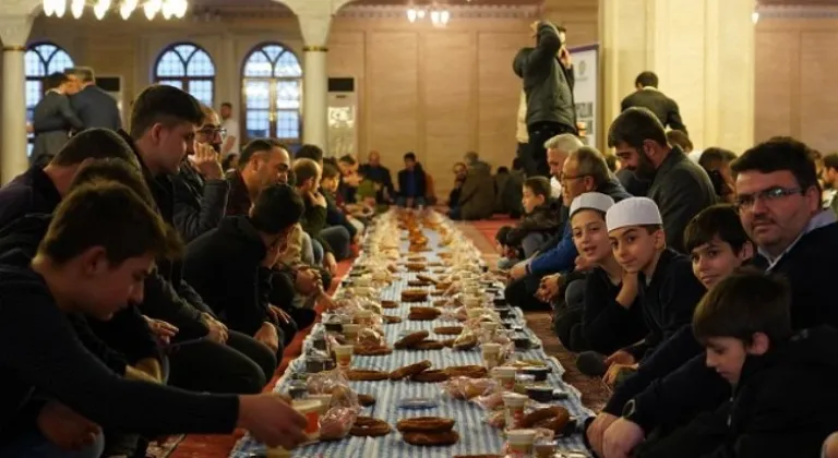 Konya'da Hafızlık Öğrencileri Akşam Yemeğinde Buluştu