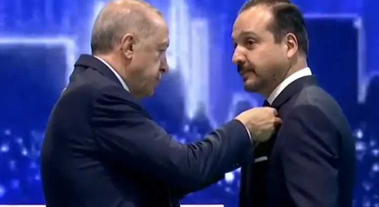 Kürşad Zorlu İYİ Parti'den Ayrılıp AK Parti'ye Katıldı, Cumhurbaşkanı Erdoğan Rozetini Taktı