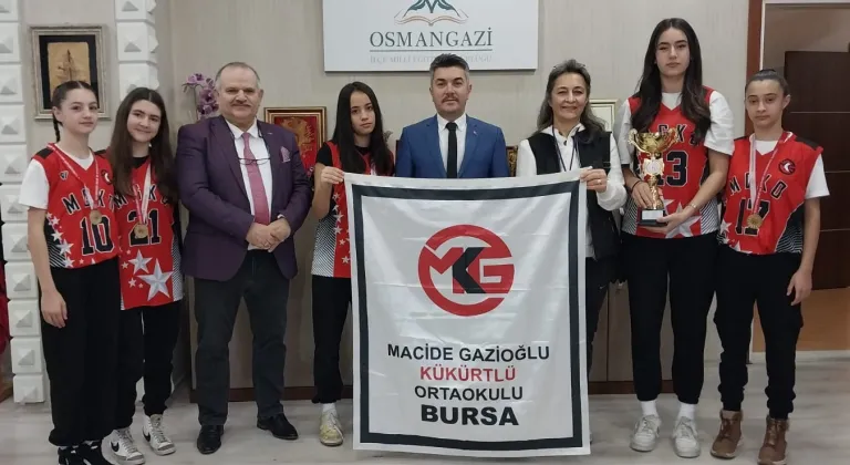 Macide Gazioğlu Kükürtlü Ortaokulu Hız Kesmiyor: Bir Günde Üç Şampiyonluk Kazandı