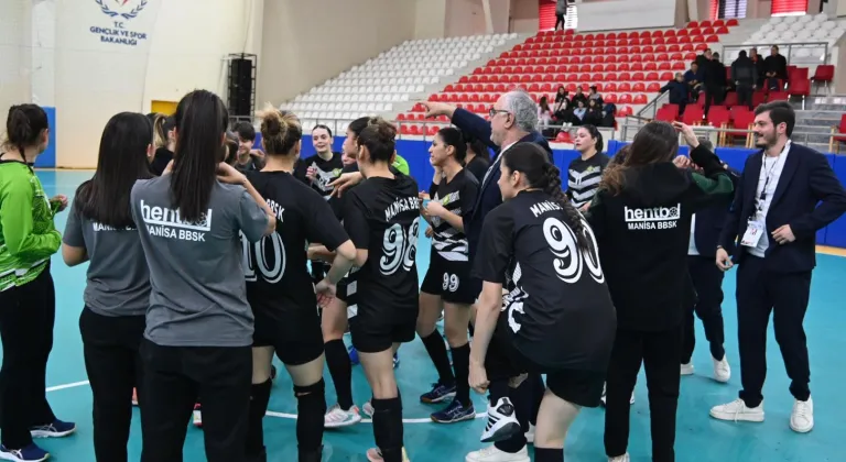 Manisa BBSK Hentbol Takımı Eskişehir'de Tarih Yazdı