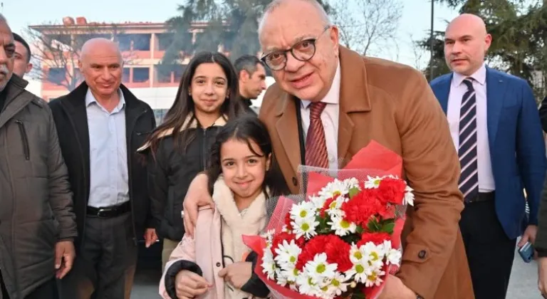 Manisa Büyükşehir Belediye Başkanı Cengiz Ergün, Nurlupınar Pazaryeri’nde İftar Verdi