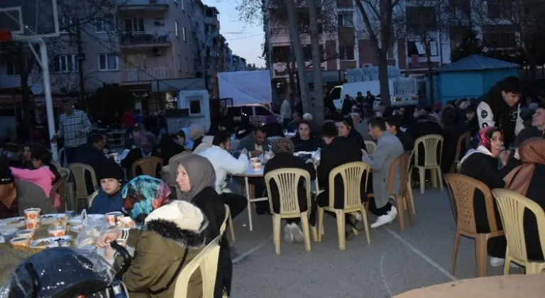 Manisa Gördeslilerden 2 Bin Kişilik Geleneksel Iftar Buluşması