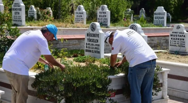 Manisa mezarlıkları bayrama hazır