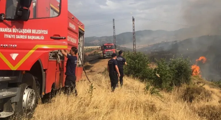 Manisa Turgutlu'daki yangın kontrol altında