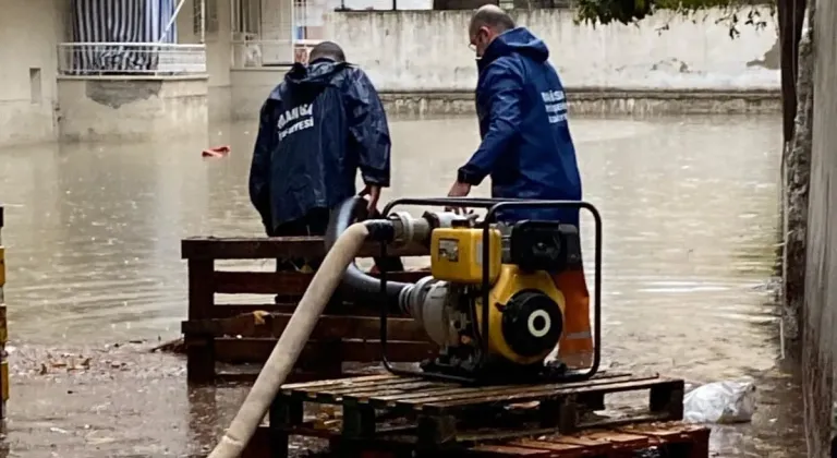 Manisa'da fırtına ve yağış ekipleri seferber etti