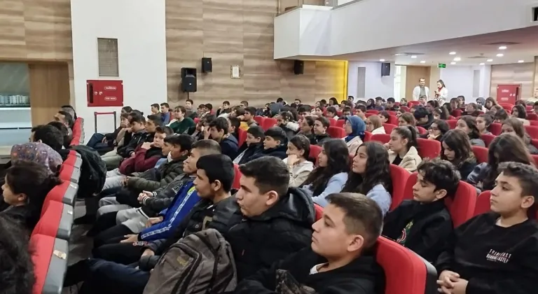 Manisa'da Öğrencilere Motivasyon Desteği - Sınav Kaygısı ve Motivasyon Semineri Büyük İlgi Gördü