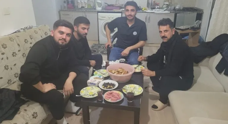 Manisa'da Öğrencilere Sahur Ziyareti Devam Ediyor