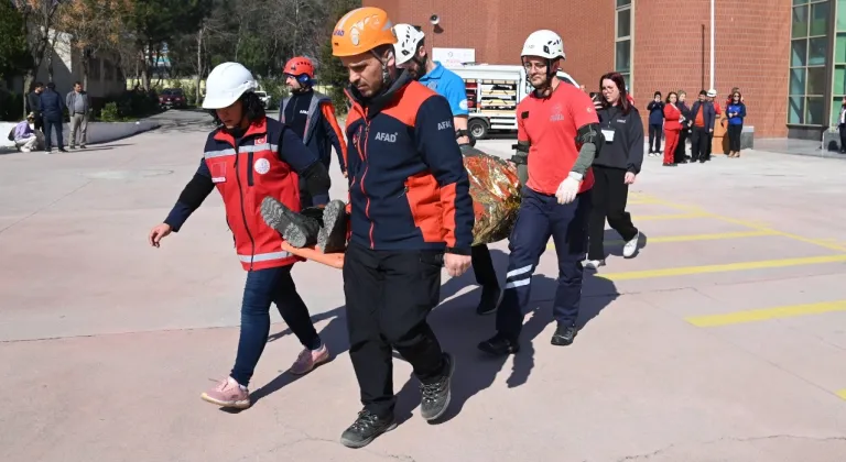 Manisa'da Öğrencilere Yönelik Deprem Tahliye Tatbikatı Gerçekleştirildi