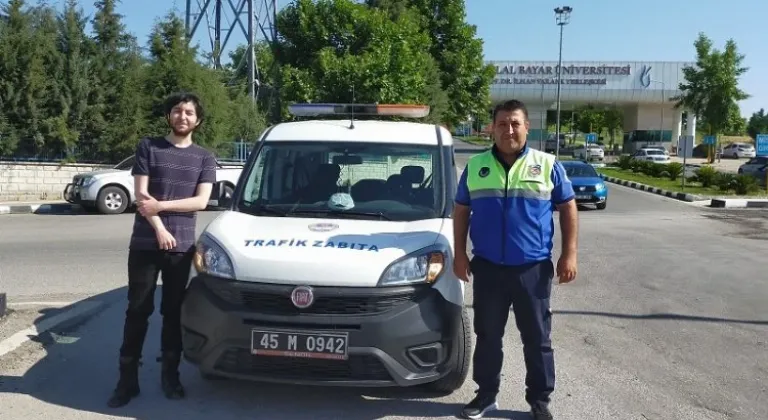 Manisa'da trafik zabıta öğrencileri sınava yetiştirdi