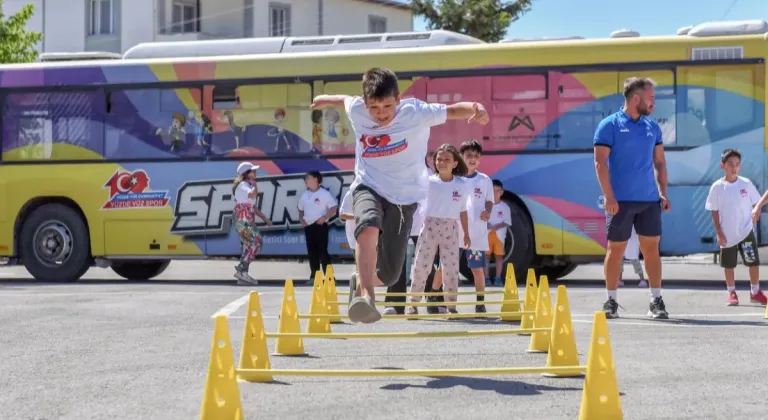 Mersin'de Sporbüs Çocuklara Sporu Sevdirmek İçin Kenti Karış Karış Geziyor