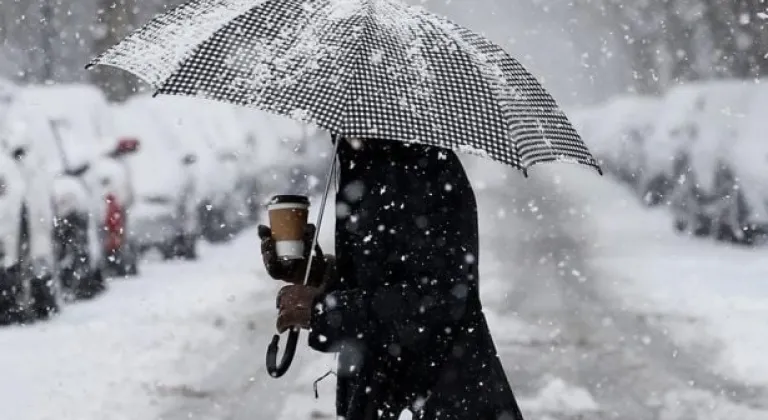 Meteoroloji Kuvvetli Uyarılarını Yaptı: Kar Yağışı ve Şiddetli Fırtına Türkiye'yi Etkisi Altına Aldı!