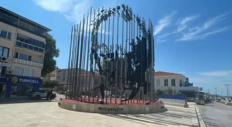 Mudanya'da Atatürk İlkeleri Anıtı Ziyaretçilerden Büyük İlgi Görüyor