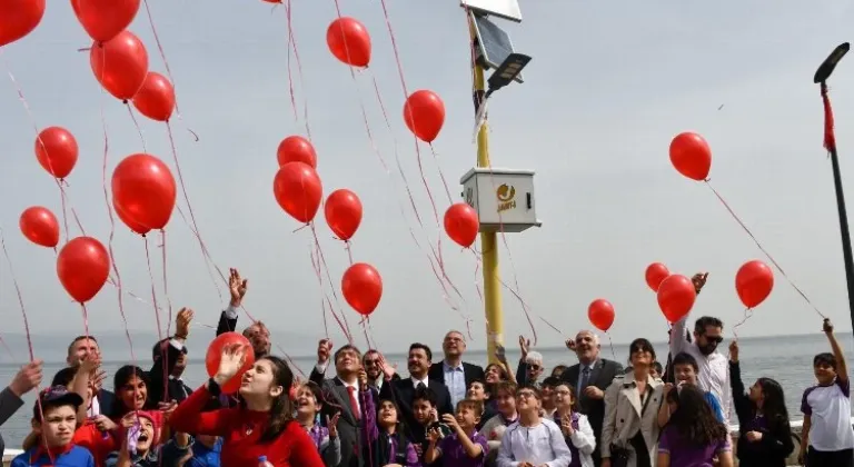 Mudanya'da Otizm Farkındalığı Yükseliyor: Kırmızı Balonlarla Işık Yakıldı