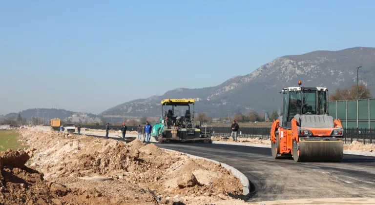 Muğla Büyükşehir Belediyesi AVM Bağlantı Yolunda Son Rötuşlar - Yol Yakında Açılacak