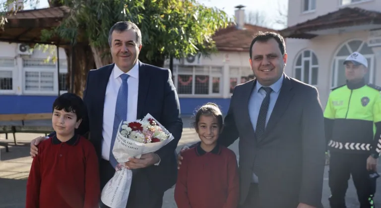 Muğla Dalaman Belediye Başkanı Sezer Durmuş Öğrencilerin Karne Sevincine Ortak Oldu