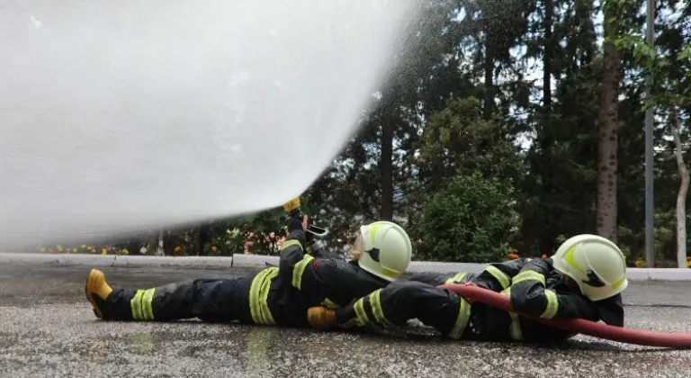 Muğla'da geleceğin itfaiyecileri uygulamalı eğitimde