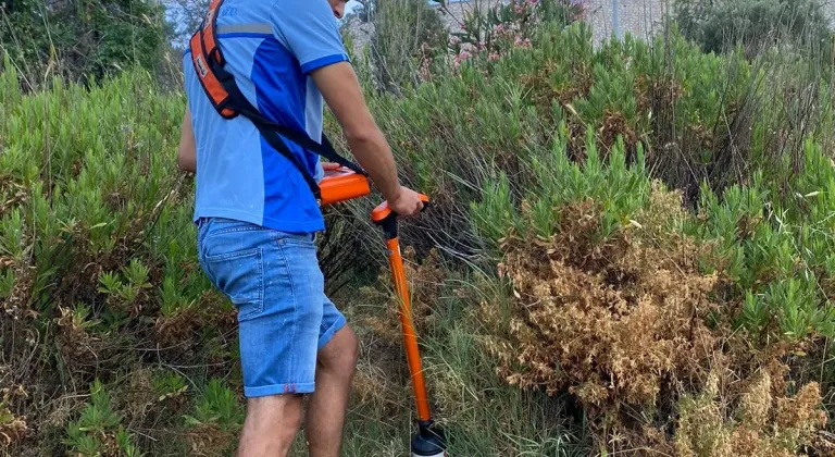 Muğla'da MUSKİ Ekipleri İçme Suyu Hatlarını Akustik Dinleme Cihazı ile Tespit Ediyor