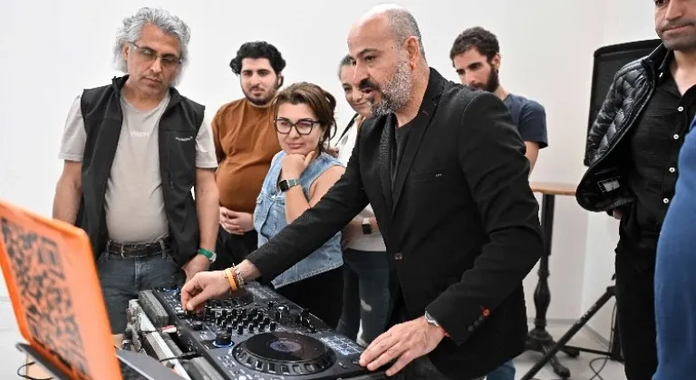 Muratpaşa Belediyesi Antalya'da DJ’lik Kursuyla İlgi Odağı Haline Geldi