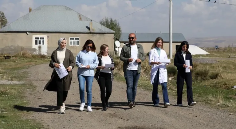 Muş'ta kız çocukları okusun diye sahadalar... Devamsız 4 kız öğrenci daha eğitime kazandırıldı