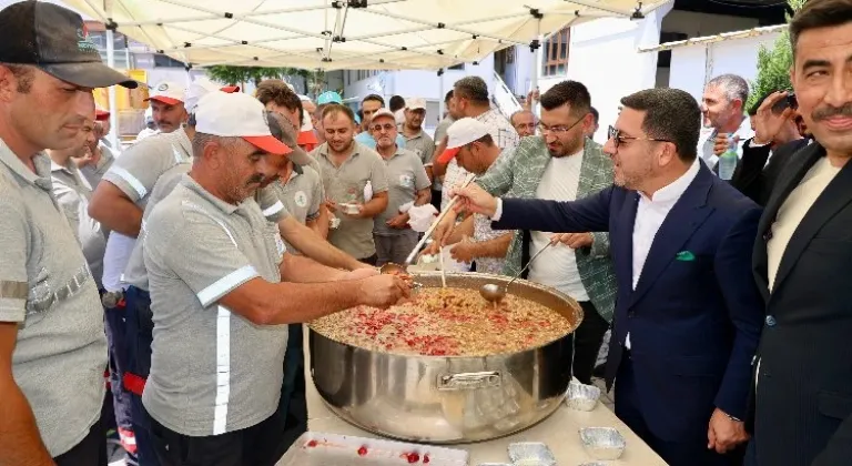 Nevşehir Belediye Başkanı Rasim Arı, Personellere Aşure İkramında Bulundu