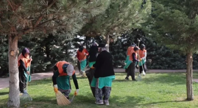 Nevşehir Belediyesi Mehmet Akif Ersoy ve Bekdik Mahallelerinde Temizlik ve Bakım Çalışmalarını Sürdürüyor