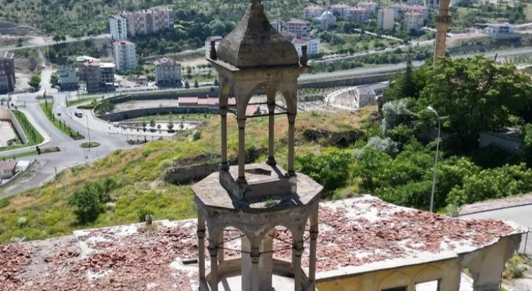 Nevşehir Belediyesi, Tarihi Damat İbrahim Paşa İlkokulu ve Çan Kulesi Restore Ediyor