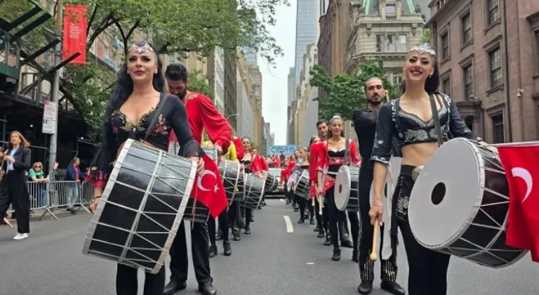 New York, Türk bayraklarıyla donatıldı