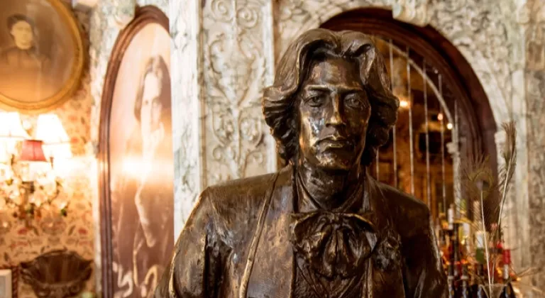 New York'un En Masalsı Mekanı: Oscar Wilde NYC